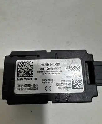 Tesla Model S Tire pressure control unit 1034601 01166S000001 16042800