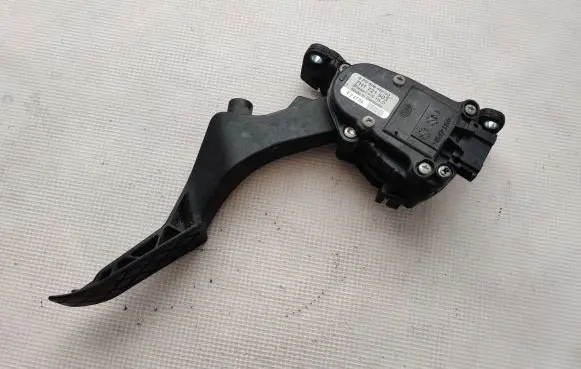 Volkswagen Transporter - Caravelle T5 Accelerator throttle pedal 7H1721503