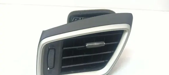 Nissan Qashqai Dashboard side air vent grill/cover trim 687614EA0A