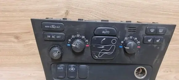 Volvo V70 Climate control unit 8691876