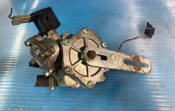 Chrysler Pacifica LP gas reducer E2067R010951