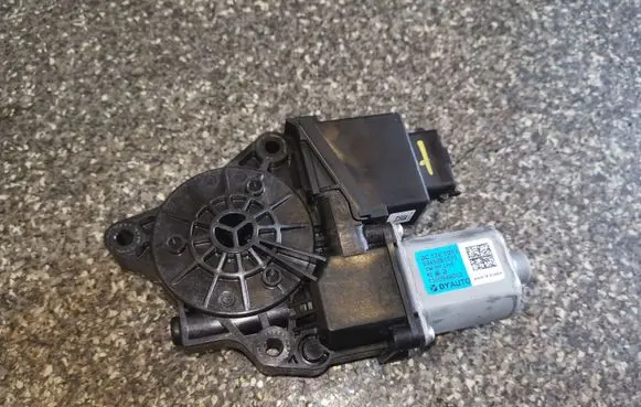 Hyundai Santa Fe Rear door window regulator motor 83450S1010