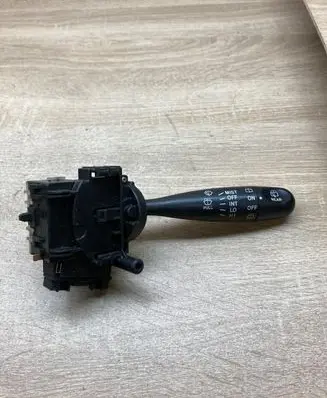 Toyota Yaris Wiper control stalk 173647