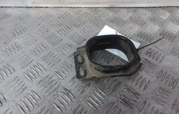 Volkswagen PASSAT B5 Engine mounting bracket 8D0199335J