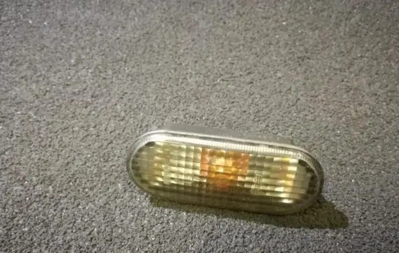 Volkswagen Golf IV Front fender indicator light 3B0949117C