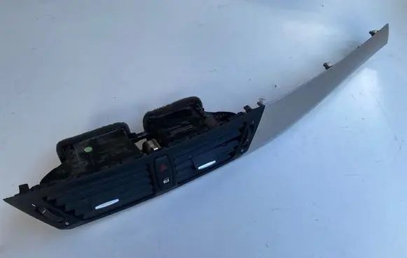 BMW X1 E84 Dash center air vent grill 64222991235 1697010 2991681