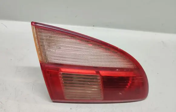 Toyota Avensis T220 Tailgate rear/tail lights 89022026