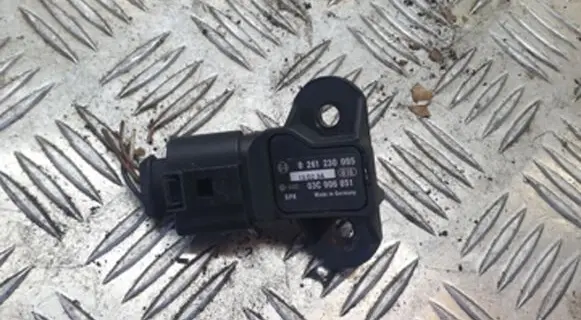 Audi A6 S6 C6 4F Air pressure sensor 0261230095 03C906051