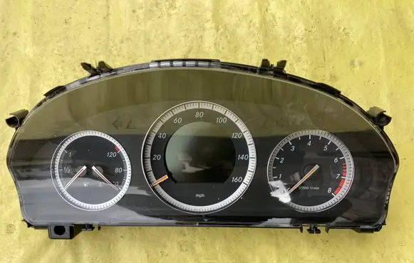 Mercedes-Benz C W204 Speedometer (instrument cluster) A2045404048 A20454040 A2045401511