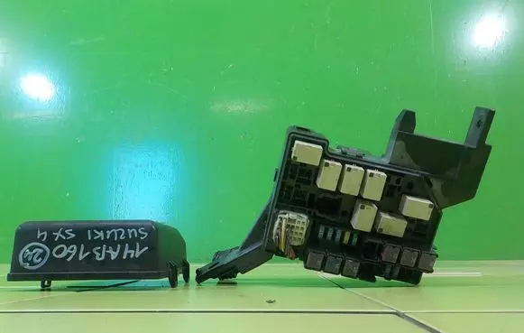 Suzuki SX4 Fuse box set BEZPIECZNIKOW 14AB160