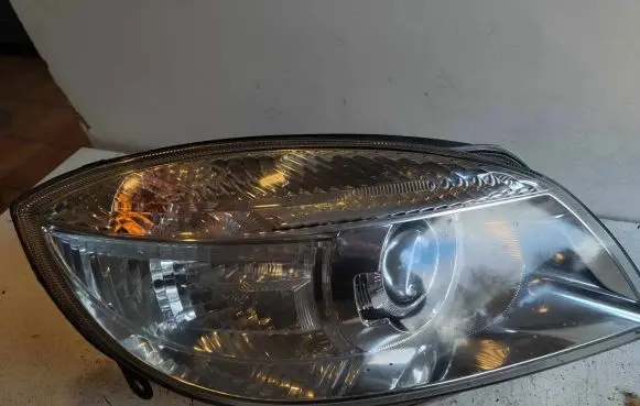 Skoda Fabia Mk2 (5J) Headlight/headlamp 24783200