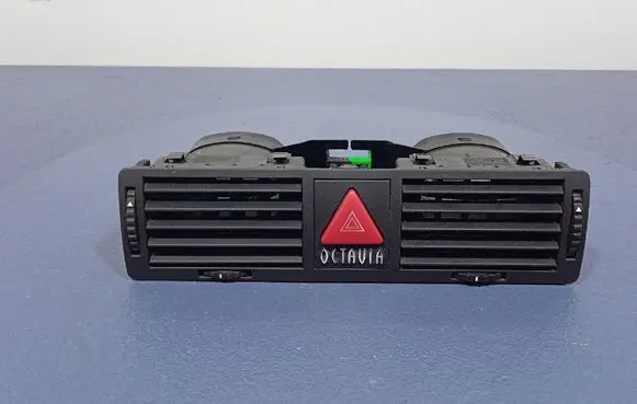 Skoda Octavia Mk2 (1Z) Dashboard side air vent grill/cover trim 1U0820951