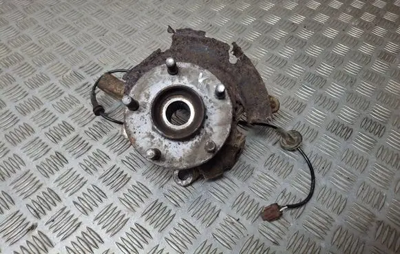 Nissan X-Trail T30 Front wheel hub