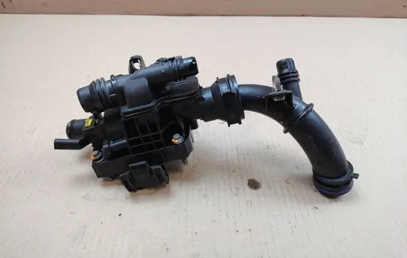 Opel Combo E Thermostat/thermostat housing 9812113780