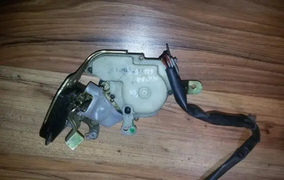 Mazda 626 Rear door lock 991209