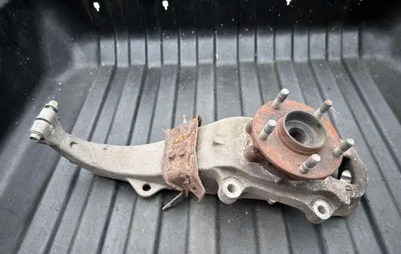 Infiniti M30 Front wheel hub EGOL11