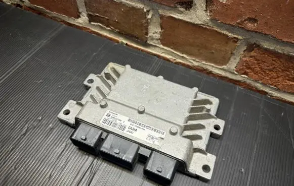 Ford Fiesta Engine control unit/module 8V2112A650AHA S180047008A