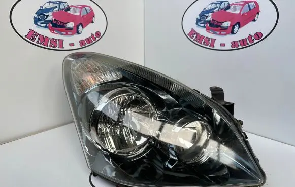 Toyota Corolla Verso AR10 Headlight/headlamp P7106R