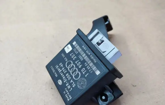 Volkswagen Touran I Light module LCM 1T0907357