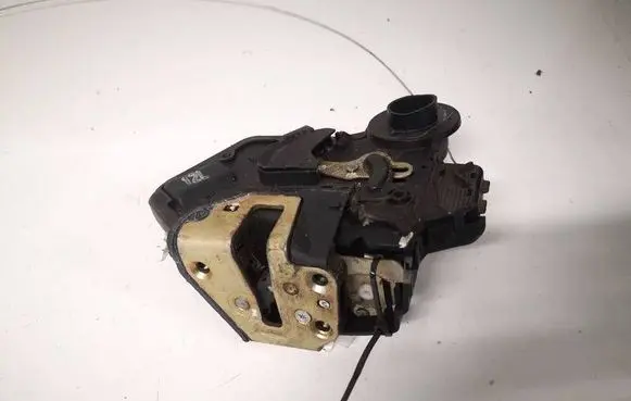 Toyota Corolla Verso AR10 Rear door lock 150696