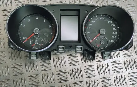 Volkswagen Golf VI Speedometer (instrument cluster) 5K0920860H