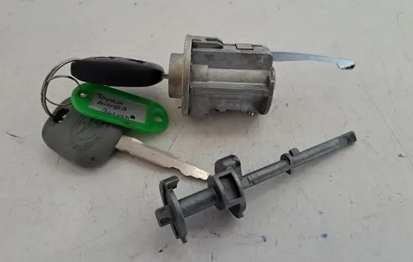Toyota Avensis T250 Ignition lock 8907305070