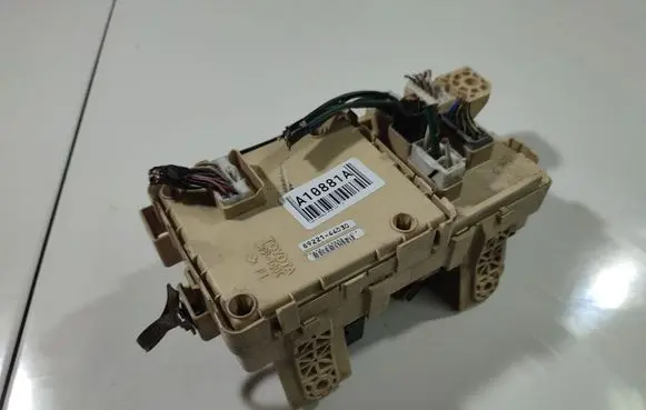 Toyota Avensis Verso Fuse box set 8922144030 89221-44030
