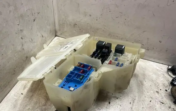 Land Rover Freelander 2 - LR2 Fuse module 6G9T14C507GC