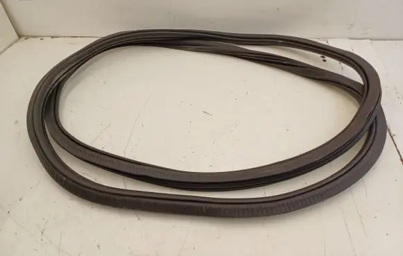 Porsche Macan (95B) Front door rubber seal 95B831721F