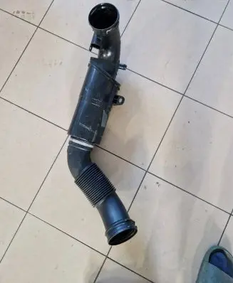 BMW 2 F46 Air intake hose/pipe 8693166 23557810 1371