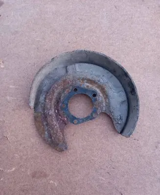 Volkswagen PASSAT B5 Rear brake disc plate dust cover 