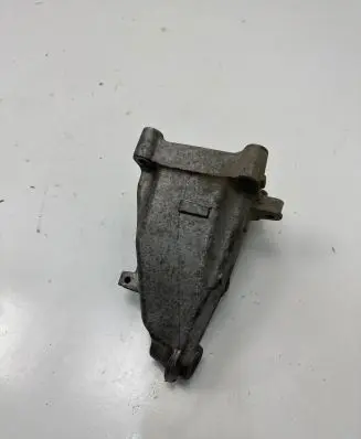 Mercedes-Benz C W205 Engine mounting bracket A2742234304