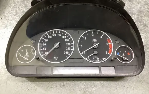 BMW 5 E39 Speedometer (instrument cluster) 87001329 87001294 62116923057