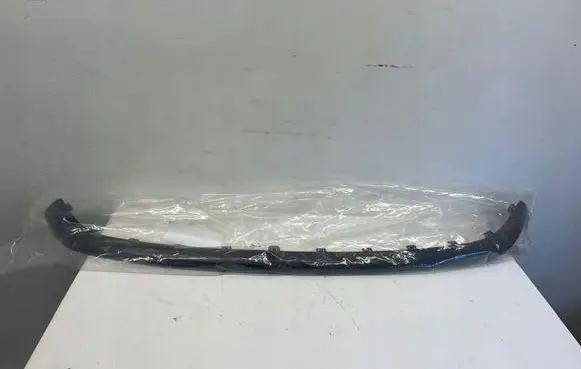 Front bumper lip