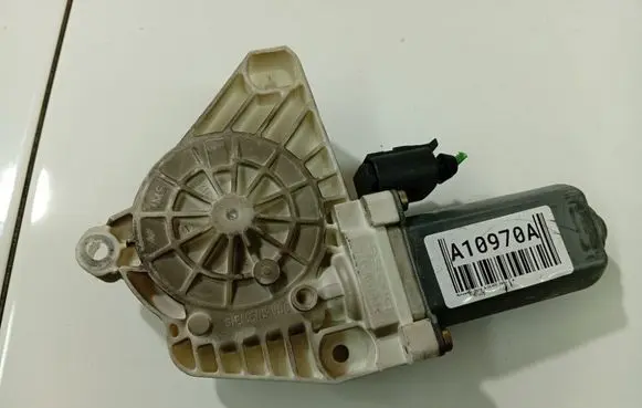 Mercedes-Benz A W169 Front door window regulator motor A1698201542