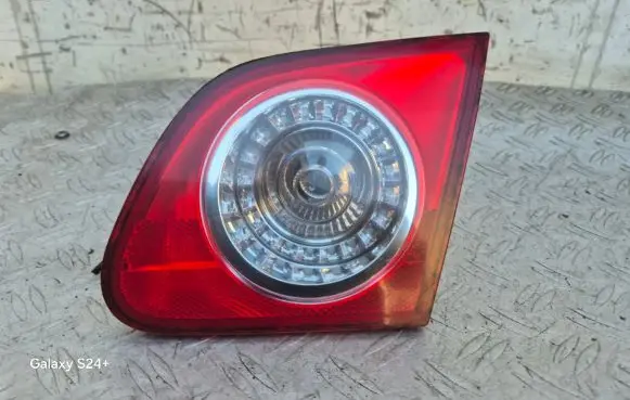Tailgate rear/tail lights
