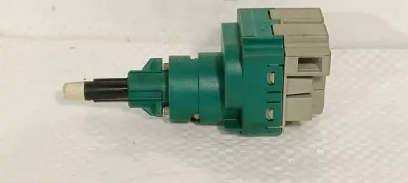 Volkswagen Touran I Brake pedal sensor switch 7L6945511