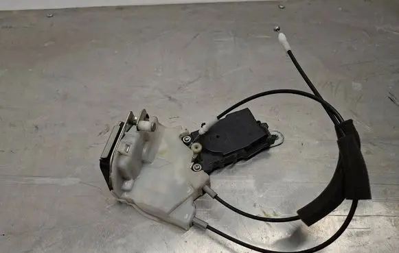 Subaru Forester SG Rear door lock 