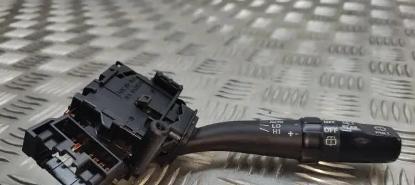 Toyota Avensis T250 Wiper control stalk 173654