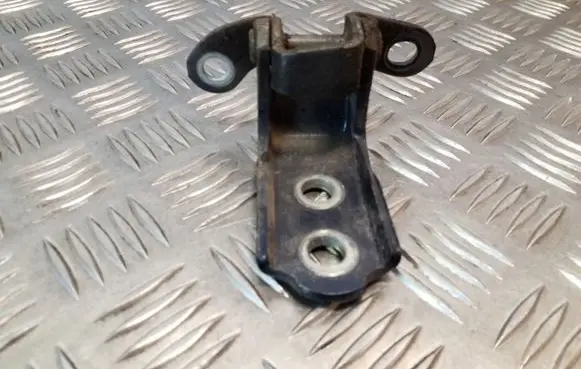 Toyota Land Cruiser (J120) Front door upper hinge