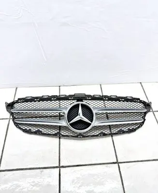 Mercedes-Benz C W205 Front bumper upper radiator grill A0008880060