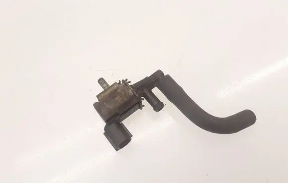 Mitsubishi Lancer Vacuum valve K5T48397