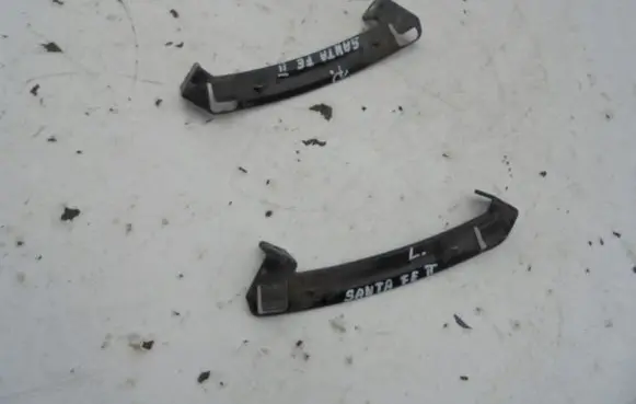 Headlight/headlamp mounting bracket