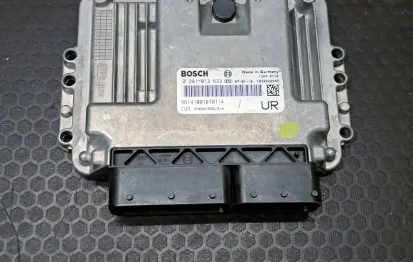 Honda CR-V Engine control unit/module 0281013633 37820R06E14