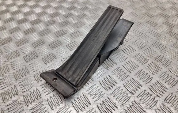 BMW 1 E81 E87 Accelerator throttle pedal 6786589 12037310 6PV00937920