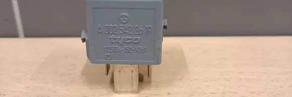 Mercedes-Benz E W211 Other relay A0025422619 V231344523361
