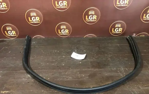 Volvo V60 Engine compartment rubber 