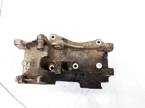 Engine mounting bracket