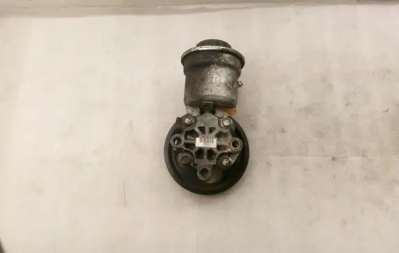 Toyota Avensis T250 Power steering pump 4431005120