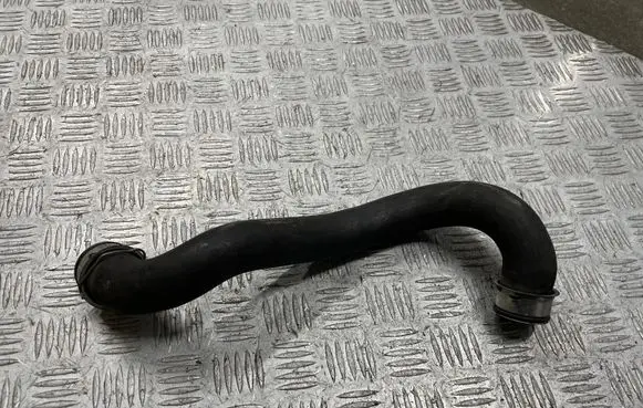 Mercedes-Benz CLS C219 Engine coolant pipe/hose A2115015482